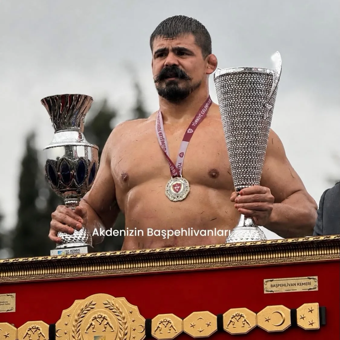 İki kupayla podyumda
